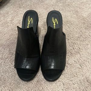 Seven7 Isabella Mule black crocodile clog heels